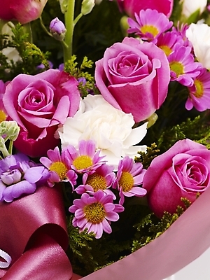 포토 JPG 스튜디오촬영 식물 꽃 여러송이 포장 부분 기념 국화 선물 근접촬영 사람없음 장미 축하 감사 꽃바구니 생화 국내포토 감정 뷰포인트 다수 컨셉 실내 바구니 파일형식