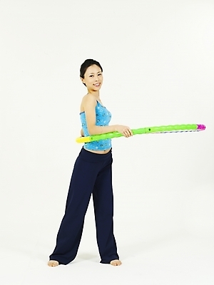 포토 JPG 스튜디오촬영 전신 웰빙 여자 다이어트 건강 한명 누끼 사람 동양인 20대 성인 운동 한국인 훌라후프 여자만 여자한명만 성인여자만 청년만 청년여자만 성인한명만 청년여자한명만 성인여자한명만 성인만 국내포토 1 실내 인종 청년 파일형식