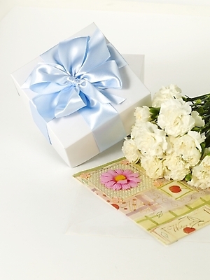 포토 JPG 스튜디오촬영 식물 꽃 꽃다발 여러송이 기념 선물 사람없음 봄 축하 카네이션 오브젝트 감사 한다발 국내포토 카드프레임 계절 감정 다수 컨셉 프레임 실내 파일형식