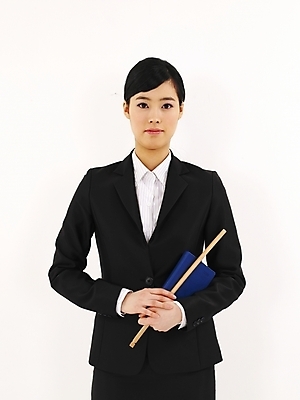 포토 JPG 스튜디오촬영 직업 여자 교육 비즈니스 부분 한명 누끼 사람 정장 상반신 20대 성인 비즈니스라이프 교사 한국인 직장인 비즈니스우먼 지휘봉 출석부 여자만 여자한명만 성인여자만 청년만 청년여자만 성인한명만 청년여자한명만 성인여자한명만 성인만 국내포토 1 라이프스타일 옷 실내 동양인 청년 파일형식 출석