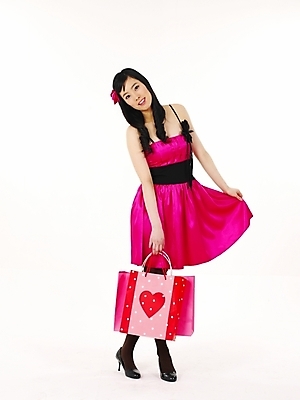 포토 JPG 스튜디오촬영 전신 여자 포즈 컨셉 한명 누끼 사람 동양인 손짓 20대 성인 쇼핑 쇼핑백 한국인 여자만 여자한명만 성인여자만 청년만 청년여자만 성인한명만 청년여자한명만 성인여자한명만 성인만 국내포토 1 가방 모션 실내 인종 청년 파일형식