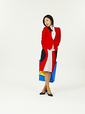 포토 JPG 스튜디오촬영 전신 여자 한명 누끼 사람 동양인 20대 성인 쇼핑 청춘 쇼핑백 한국인 여자만 여자한명만 성인여자만 청년만 청년여자만 성인한명만 청년여자한명만 성인여자한명만 성인만 국내포토 1 컨셉 가방 실내 인종 청년 파일형식