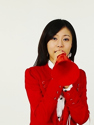 포토 JPG 스튜디오촬영 여자 부분 안내 한명 누끼 사람 동양인 상반신 20대 성인 쇼핑 청춘 확성기 한국인 알림 여자만 여자한명만 성인여자만 청년만 청년여자만 성인한명만 청년여자한명만 성인여자한명만 성인만 국내포토 1 컨셉 실내 인종 청년 파일형식