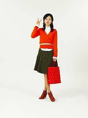 포토 JPG 스튜디오촬영 전신 여자 한명 누끼 사람 동양인 이벤트 20대 성인 쇼핑 청춘 쇼핑백 한국인 여자만 여자한명만 성인여자만 청년만 청년여자만 성인한명만 청년여자한명만 성인여자한명만 성인만 국내포토 1 컨셉 가방 실내 인종 청년 파일형식