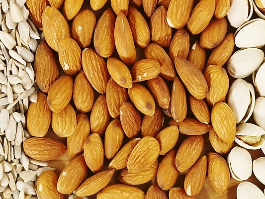 포토 JPG 스튜디오촬영 식물 컬러 백그라운드 실내 근접촬영 사람없음 하이앵글 갈색 견과류 흰색 컬러푸드 아몬드 피스타치오 해바라기씨 국내포토 뷰포인트 씨앗 내부 파일형식