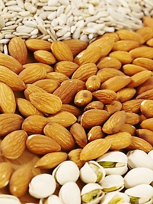 포토 JPG 스튜디오촬영 식물 컬러 백그라운드 실내 근접촬영 사람없음 하이앵글 갈색 견과류 흰색 컬러푸드 아몬드 피스타치오 해바라기씨 국내포토 뷰포인트 씨앗 내부 파일형식