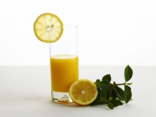 포토 JPG 스튜디오촬영 음료 음식 과일 디저트 잔 누끼 사람없음 장식 컵 주스 과일주스 오렌지주스 레몬 국내포토 식기 실내 파일형식