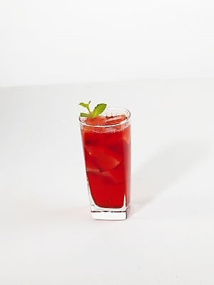 포토 JPG 스튜디오촬영 음료 음식 디저트 잔 누끼 사람없음 컵 빨간색 주스 과일주스 수박주스 국내포토 식기 컬러 과일 실내 파일형식