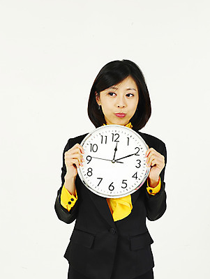 포토 JPG 스튜디오촬영 모델 여자 시계 비즈니스 한명 누끼 사람 동양인 정장 상반신 20대 성인 비즈니스라이프 청춘 한국인 직장인 사무원 비즈니스우먼 벽시계 12시 여자만 여자한명만 성인여자만 청년만 청년여자만 성인한명만 청년여자한명만 성인여자한명만 성인만 국내포토 직업 1 라이프스타일 옷 컨셉 실내 인종 청년 시간 파일형식