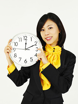 포토 JPG 스튜디오촬영 모델 여자 시계 비즈니스 부분 한명 누끼 사람 동양인 정장 상반신 20대 성인 비즈니스라이프 청춘 한국인 직장인 사무원 비즈니스우먼 벽시계 12시 여자만 여자한명만 성인여자만 청년만 청년여자만 성인한명만 청년여자한명만 성인여자한명만 성인만 국내포토 직업 1 라이프스타일 옷 컨셉 실내 인종 청년 시간 파일형식