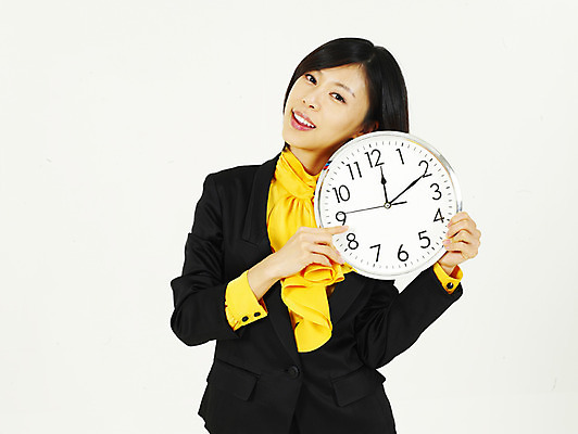 포토 JPG 스튜디오촬영 모델 여자 시계 비즈니스 부분 한명 누끼 사람 동양인 정장 상반신 20대 성인 비즈니스라이프 청춘 한국인 직장인 사무원 비즈니스우먼 벽시계 12시 여자만 여자한명만 성인여자만 청년만 청년여자만 성인한명만 청년여자한명만 성인여자한명만 성인만 국내포토 직업 1 라이프스타일 옷 컨셉 실내 인종 청년 시간 파일형식