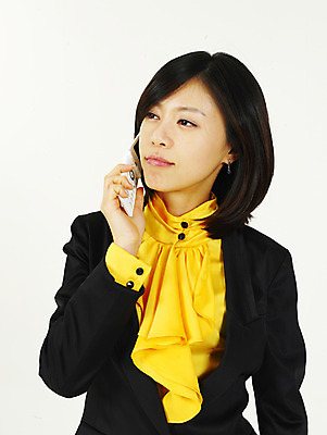 포토 JPG 스튜디오촬영 모델 여자 과학 비즈니스 정보통신 한명 누끼 사람 동양인 정장 상반신 20대 성인 비즈니스라이프 스마트폰 청춘 통신기기 한국인 직장인 사무원 비즈니스우먼 전화기 통화 여자만 여자한명만 성인여자만 청년만 청년여자만 성인한명만 청년여자한명만 성인여자한명만 성인만 국내포토 직업 1 라이프스타일 옷 컨셉 통신 모션 실내 인종 청년 핸드폰 스마트기기 기계 정보 파일형식