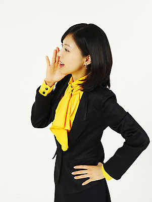 포토 JPG 스튜디오촬영 모델 여자 비즈니스 한명 누끼 사람 동양인 정장 손짓 상반신 20대 성인 비즈니스라이프 청춘 외침 한국인 직장인 사무원 비즈니스우먼 여자만 여자한명만 성인여자만 청년만 청년여자만 성인한명만 청년여자한명만 성인여자한명만 성인만 국내포토 직업 1 라이프스타일 옷 컨셉 모션 실내 인종 청년 소리 파일형식