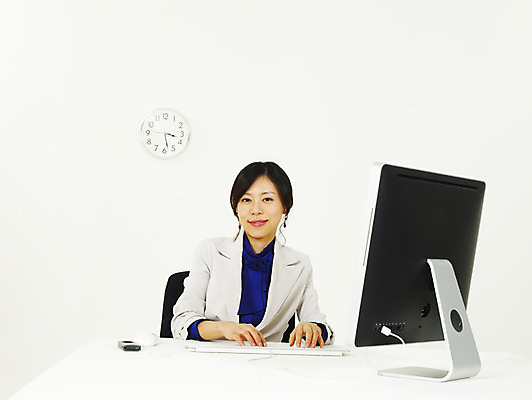 포토 JPG 스튜디오촬영 모델 여자 비즈니스 부분 탁자 한명 사람 동양인 정장 상반신 20대 성인 비즈니스라이프 청춘 모니터 한국인 키보드 직장인 사무원 비즈니스우먼 여자만 여자한명만 성인여자만 청년만 청년여자만 성인한명만 청년여자한명만 성인여자한명만 성인만 국내포토 직업 1 라이프스타일 옷 가구 컨셉 실내 인종 청년 컴퓨터 파일형식