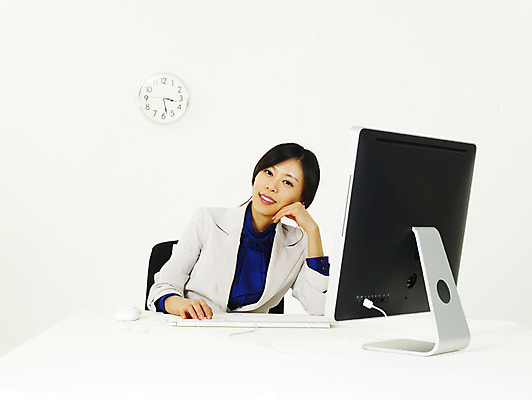 포토 JPG 스튜디오촬영 모델 여자 비즈니스 부분 탁자 한명 사람 동양인 정장 상반신 20대 성인 비즈니스라이프 청춘 모니터 한국인 키보드 직장인 사무원 비즈니스우먼 여자만 여자한명만 성인여자만 청년만 청년여자만 성인한명만 청년여자한명만 성인여자한명만 성인만 국내포토 직업 1 라이프스타일 옷 가구 컨셉 실내 인종 청년 컴퓨터 파일형식