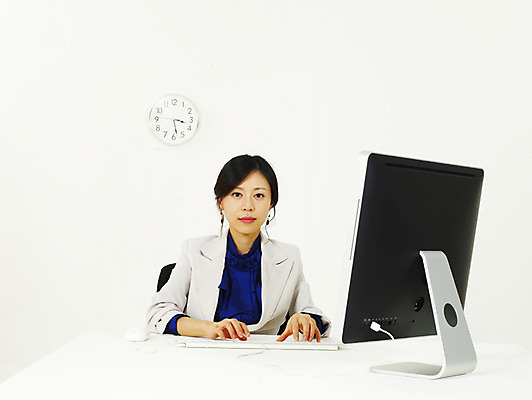 포토 JPG 스튜디오촬영 모델 여자 비즈니스 부분 탁자 한명 사람 동양인 정장 상반신 20대 성인 비즈니스라이프 청춘 모니터 한국인 키보드 작업 직장인 사무원 비즈니스우먼 작업실 여자만 여자한명만 성인여자만 청년만 청년여자만 성인한명만 청년여자한명만 성인여자한명만 성인만 국내포토 직업 1 라이프스타일 옷 가구 컨셉 실내 인종 청년 컴퓨터 파일형식
