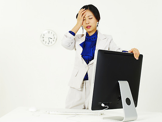 포토 JPG 스튜디오촬영 모델 여자 비즈니스 부분 탁자 스트레스 한명 사람 동양인 정장 상반신 20대 성인 비즈니스라이프 청춘 모니터 한국인 키보드 직장인 사무원 비즈니스우먼 두통 여자만 여자한명만 성인여자만 청년만 청년여자만 성인한명만 청년여자한명만 성인여자한명만 성인만 국내포토 직업 1 라이프스타일 옷 가구 컨셉 실내 인종 청년 컴퓨터 질병 파일형식