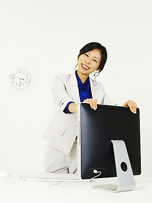 포토 JPG 스튜디오촬영 모델 여자 비즈니스 부분 탁자 한명 사람 동양인 정장 상반신 20대 성인 비즈니스라이프 청춘 모니터 한국인 키보드 직장인 사무원 비즈니스우먼 여자만 여자한명만 성인여자만 청년만 청년여자만 성인한명만 청년여자한명만 성인여자한명만 성인만 국내포토 직업 1 라이프스타일 옷 가구 컨셉 실내 인종 청년 컴퓨터 파일형식