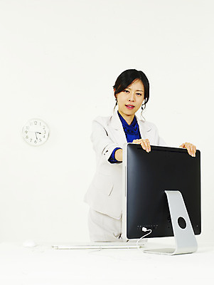 포토 JPG 스튜디오촬영 모델 여자 비즈니스 부분 탁자 한명 사람 동양인 정장 상반신 20대 성인 비즈니스라이프 청춘 모니터 한국인 키보드 직장인 사무원 비즈니스우먼 여자만 여자한명만 성인여자만 청년만 청년여자만 성인한명만 청년여자한명만 성인여자한명만 성인만 국내포토 직업 1 라이프스타일 옷 가구 컨셉 실내 인종 청년 컴퓨터 파일형식