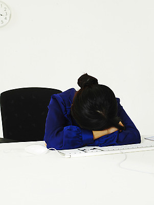 포토 JPG 스튜디오촬영 모델 여자 엎드리기 시계 비즈니스 탁자 스트레스 피곤 한명 사람 동양인 정장 상반신 20대 성인 비즈니스라이프 컴퓨터 청춘 한국인 키보드 마우스 직장인 사무원 비즈니스우먼 벽시계 낮잠 여자만 여자한명만 성인여자만 청년만 청년여자만 성인한명만 청년여자한명만 성인여자한명만 성인만 국내포토 직업 1 라이프스타일 옷 가구 컨셉 모션 실내 인종 청년 전자제품 컴퓨터용품 잠 파일형식