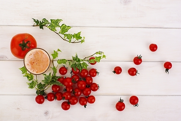 포토 JPG 스튜디오촬영 식물 웰빙 열매 음료 음식 잎 토마토 방울토마토 디저트 건강 사람없음 장식 빨간색 하이앵글 주스 신선 과일주스 유기농 다이어트음식 무농약 토마토주스 국내포토 뷰포인트 컬러 다이어트 채소 과일 실내 야채주스 파일형식