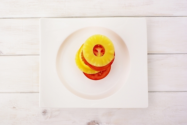 포토 JPG 스튜디오촬영 그릇 접시 음식 과일 디저트 사람없음 장식 하이앵글 신선 파인애플 슬라이스 썬 국내포토 식기 뷰포인트 실내 열대과일 파일형식