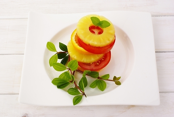 포토 JPG 스튜디오촬영 식물 그릇 접시 음식 잎 토마토 오렌지 과일 디저트 사람없음 장식 하이앵글 신선 파인애플 슬라이스 썬 국내포토 식기 뷰포인트 채소 실내 열대과일 파일형식