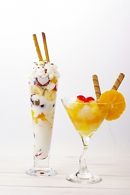 포토 JPG 스튜디오촬영 음식 오렌지 과일 디저트 잔 귤 사람없음 장식 노란색 제과 과자 빵집 신선 파르페 후르츠칵테일 국내포토 식기 컬러 실내 제과제빵 상점 파일형식