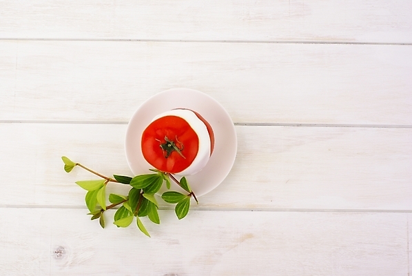 포토 JPG 스튜디오촬영 그릇 접시 음식 백그라운드 잎 토마토 채소 식재료 디저트 사람없음 장식 빨간색 하이앵글 샐러드 신선 유기농 요거트 무농약 국내포토 식물 식기 웰빙 뷰포인트 컬러 유제품 실내 파일형식