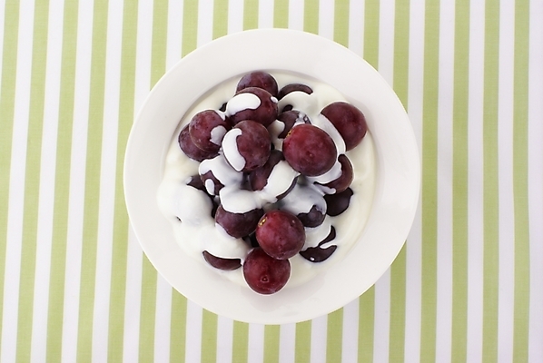 포토 JPG 식물 그릇 접시 열매 음식 백그라운드 과일 포도 디저트 실내 사람없음 장식 하이앵글 보라색 줄무늬 샐러드 신선 요거트 국내포토 식기 뷰포인트 컬러 무늬 유제품 내부 파일형식