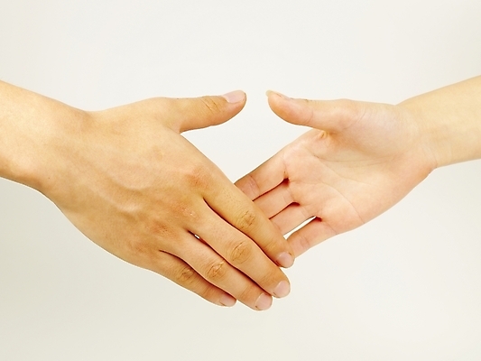 포토 JPG 스튜디오촬영 손 포즈 비즈니스 부분 관계 협력 악수 누끼 손짓 신체부위 거래 양손 도움 계약 동맹 우호적 국내포토 컨셉 모션 실내 사람 파일형식