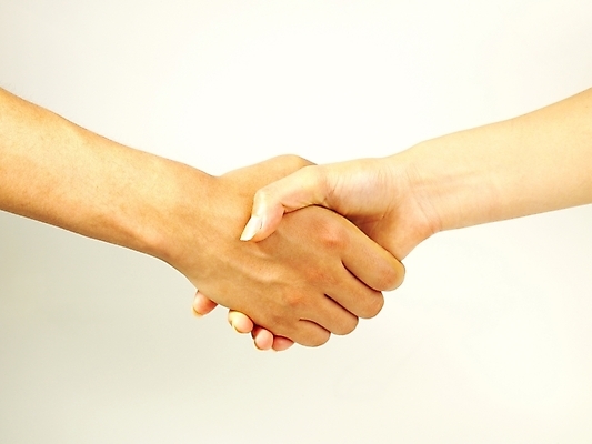 포토 JPG 스튜디오촬영 손 포즈 비즈니스 부분 관계 협력 악수 누끼 손짓 신체부위 거래 양손 도움 계약 동맹 우호적 국내포토 컨셉 모션 실내 사람 파일형식