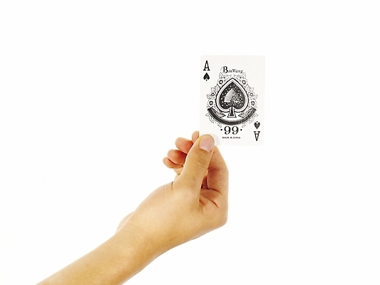 포토 JPG 스튜디오촬영 손 포즈 부분 놀이 레저 한손 누끼 손짓 신체부위 게임 트럼프 도박 스페이스에이 국내포토 모션 실내 사람 놀이용품 파일형식