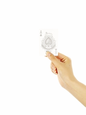 포토 JPG 스튜디오촬영 손 포즈 부분 놀이 레저 한손 누끼 손짓 신체부위 게임 트럼프 도박 스페이스에이 국내포토 모션 실내 사람 놀이용품 파일형식