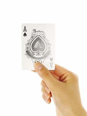 포토 JPG 스튜디오촬영 손 포즈 부분 놀이 레저 한손 누끼 손짓 신체부위 게임 트럼프 도박 스페이스에이 국내포토 모션 실내 사람 놀이용품 파일형식