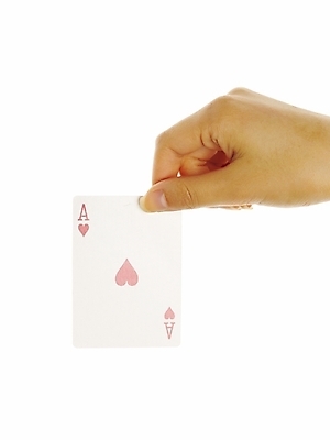 포토 JPG 스튜디오촬영 손 포즈 부분 놀이 레저 한손 손짓 신체부위 게임 트럼프 도박 스페이스에이 국내포토 모션 실내 사람 놀이용품 파일형식