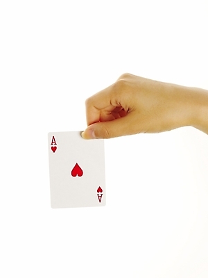 포토 JPG 스튜디오촬영 손 포즈 부분 놀이 레저 한손 누끼 손짓 신체부위 게임 트럼프 도박 하트에이 국내포토 모션 실내 사람 놀이용품 파일형식