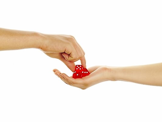 포토 JPG 스튜디오촬영 손 포즈 부분 놀이 손짓 신체부위 양손 주사위 국내포토 모션 실내 사람 파일형식