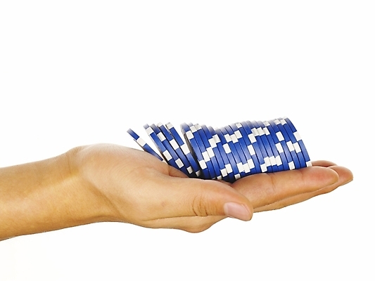 포토 JPG 스튜디오촬영 손 포즈 부분 놀이 레저 한손 누끼 손짓 신체부위 게임 포커칩 도박 국내포토 놀이칩 모션 실내 사람 놀이용품 포커 파일형식