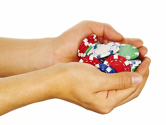 포토 JPG 스튜디오촬영 손 포즈 부분 놀이 레저 누끼 손짓 신체부위 양손 게임 포커칩 도박 국내포토 놀이칩 모션 실내 사람 놀이용품 포커 파일형식