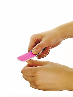 포토 JPG 스튜디오촬영 손 포즈 부분 손짓 신체부위 화장 뷰티 양손 미용용품 손톱관리 버퍼 손톱버퍼 국내포토 모션 실내 사람 네일아트 오브젝트 파일형식