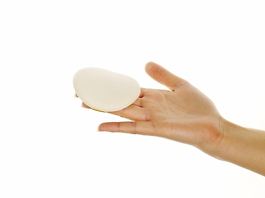 포토 JPG 스튜디오촬영 손 포즈 부분 한손 손바닥 누끼 손짓 신체부위 화장 뷰티 미용용품 퍼프 국내포토 모션 실내 사람 오브젝트 파일형식