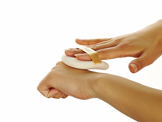 포토 JPG 스튜디오촬영 손 포즈 부분 손짓 신체부위 화장 뷰티 양손 미용용품 퍼프 국내포토 모션 실내 사람 오브젝트 파일형식