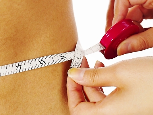 포토 JPG 스튜디오촬영 손 남자 포즈 몸매관리 다이어트 부분 줄자 손짓 신체부위 양손 허리 치수재기 허리측정 국내포토 모션 실내 자 건강 사람 측정 파일형식