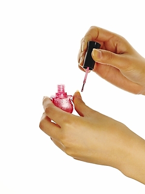 포토 JPG 스튜디오촬영 손 분홍색 포즈 부분 손짓 신체부위 화장 뷰티 양손 손톱관리 매니큐어 국내포토 컬러 모션 실내 사람 화장품 네일아트 파일형식