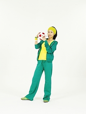 포토 JPG 스튜디오촬영 전신 모델 라이프스타일 웰빙 여자 포즈 다이어트 축구공 공 건강 두건 한명 누끼 사람 20대 성인 취미 라이프 생활 운동복 운동 헬스 한국인 머리띠 여자만 여자한명만 성인여자만 청년만 청년여자만 성인한명만 청년여자한명만 성인여자한명만 성인만 국내포토 1 옷 장신구 축구용품 실내 동양인 청년 파일형식