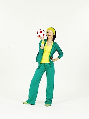 포토 JPG 스튜디오촬영 전신 모델 라이프스타일 웰빙 여자 포즈 다이어트 축구공 공 건강 두건 한명 누끼 사람 20대 성인 취미 라이프 생활 운동복 운동 헬스 한국인 머리띠 여자만 여자한명만 성인여자만 청년만 청년여자만 성인한명만 청년여자한명만 성인여자한명만 성인만 국내포토 1 옷 장신구 축구용품 실내 동양인 청년 파일형식