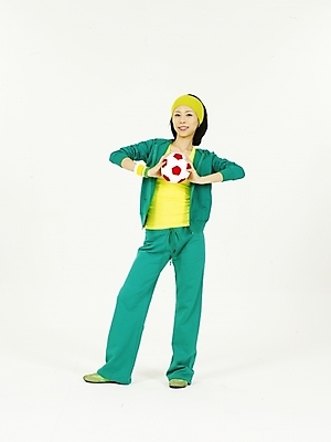 포토 JPG 스튜디오촬영 전신 모델 라이프스타일 웰빙 여자 포즈 다이어트 축구공 공 건강 두건 한명 누끼 사람 20대 성인 취미 생활 운동복 운동 헬스 한국인 머리띠 여자만 여자한명만 성인여자만 청년만 청년여자만 성인한명만 청년여자한명만 성인여자한명만 성인만 국내포토 1 옷 장신구 축구용품 실내 동양인 청년 파일형식