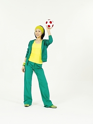 포토 JPG 스튜디오촬영 전신 모델 라이프스타일 웰빙 여자 포즈 다이어트 축구공 공 건강 두건 한명 누끼 사람 20대 성인 취미 생활 운동복 운동 헬스 한국인 머리띠 여자만 여자한명만 성인여자만 청년만 청년여자만 성인한명만 청년여자한명만 성인여자한명만 성인만 국내포토 1 옷 장신구 축구용품 실내 동양인 청년 파일형식