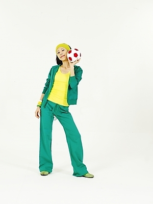 포토 JPG 스튜디오촬영 전신 모델 라이프스타일 웰빙 여자 포즈 다이어트 축구공 공 건강 두건 한명 누끼 사람 20대 성인 취미 라이프 생활 운동복 운동 헬스 한국인 머리띠 여자만 여자한명만 성인여자만 청년만 청년여자만 성인한명만 청년여자한명만 성인여자한명만 성인만 국내포토 1 옷 장신구 축구용품 실내 동양인 청년 파일형식